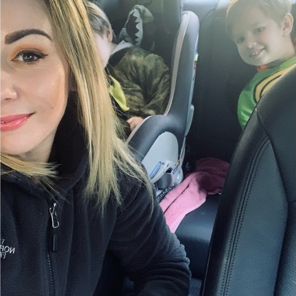 👋🏻🖤Meet your Posher, Aimee🌹 - Picture 2 of 3